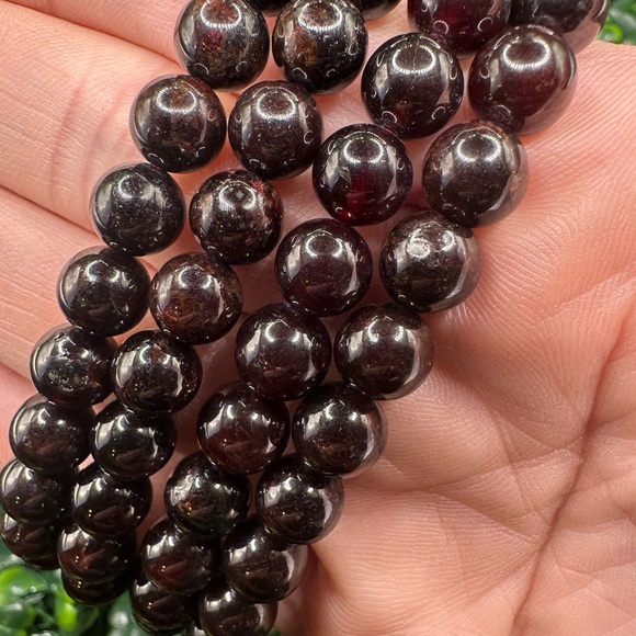 8mm Garnet Beaded Bracelet - Picture 1 of 8